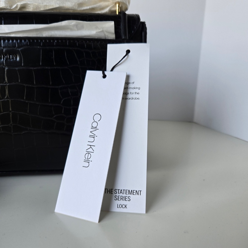 CALVIN KLEIN ๐ Statement Textured Crossbody Bag Faux Snack Skin Pattern - Picture 8 of 8